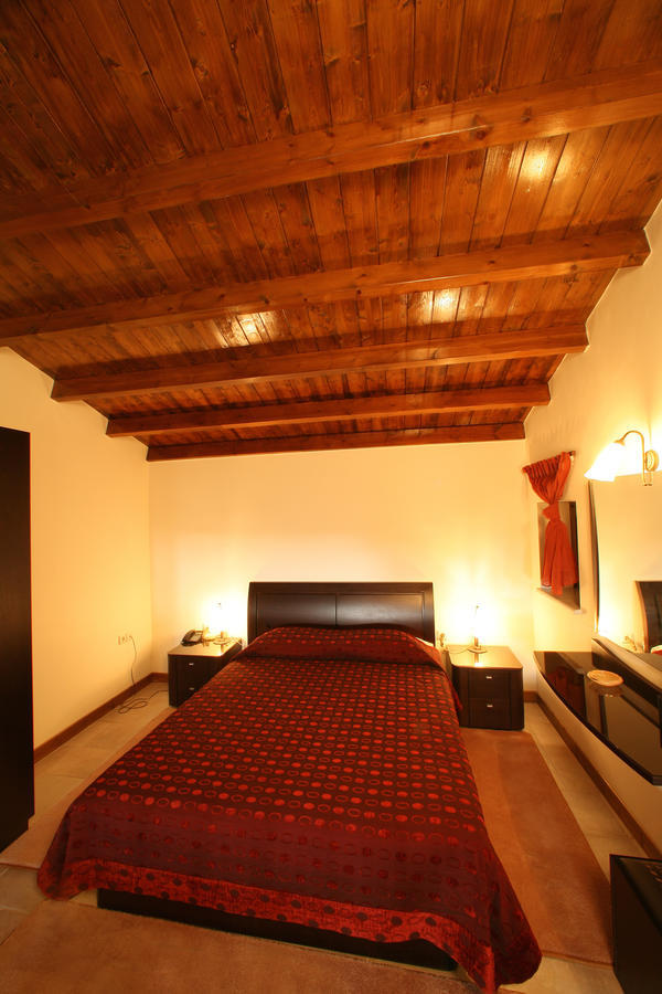 Arhontiko Parnona Hotell Karyes Rom bilde